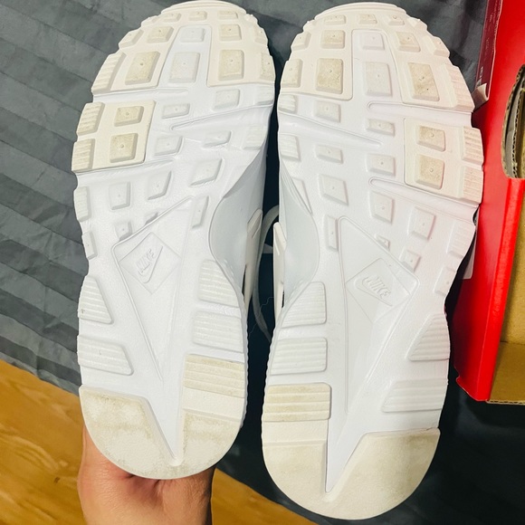 Nike Huaraches - Picture 4 of 5